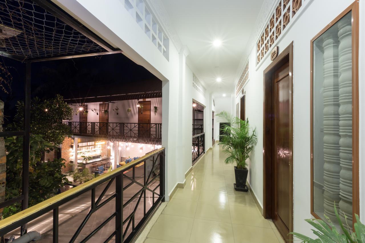 1953 Siem Reap Hostel Exterior photo